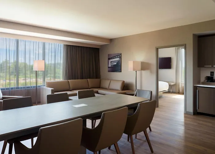 Hotel Ac By Marriott Universities At The Capitol 3*